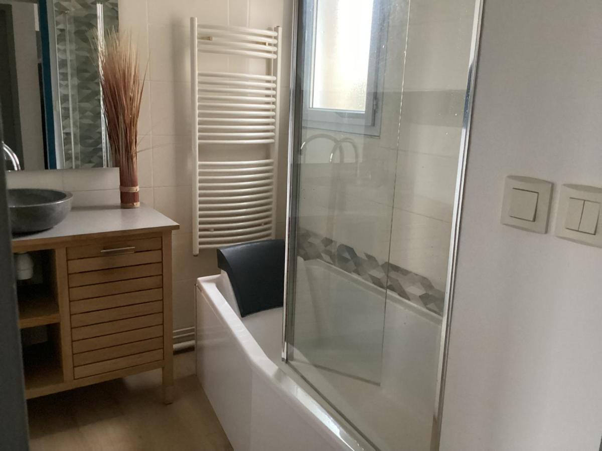 לה רושל Joli Appartement 50 M2 Classe 3 Etoiles Avec Terrasse Et Jardin מראה חיצוני תמונה